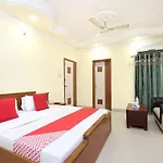 Oyo 15667 Hotel Anand