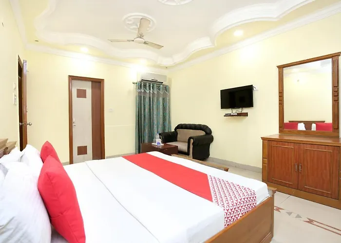 Oyo 15667 Hotel Anand
